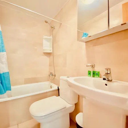 Crisp Modern House アパート *
